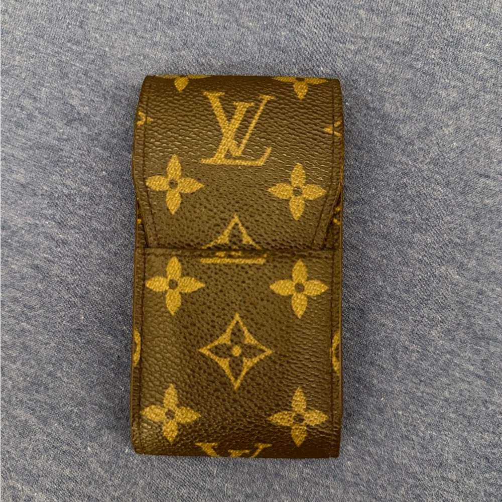 Authentic *Like New*  Unisex Louis Vuitton Monogram “Holder” in Brown and Gold